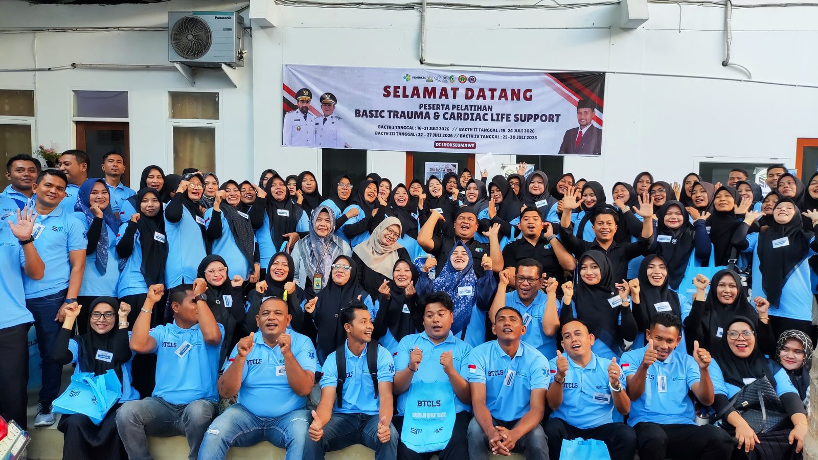 Peserta pelatihan BTCLS angkatan Juli 2026 berfoto bersama seusai pelatihan